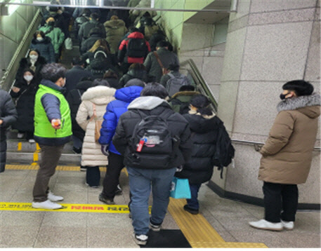 서울교통공사가 혼잡역사 안전관리 도우미를 채용한다.  <사진=서울시>